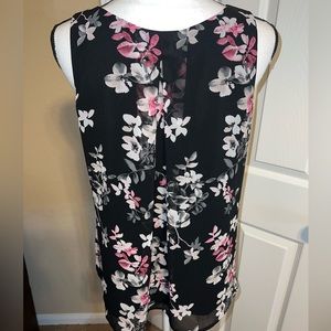 🌷White House Black Market Blouse 🌷